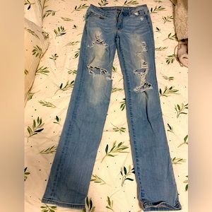 Skinny ripped jeans from American Eagle. Size 6.